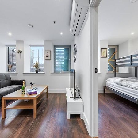 Ferienwohnung Sleep 7 20 Mins From London Waterloo Bp8 Exterior foto
