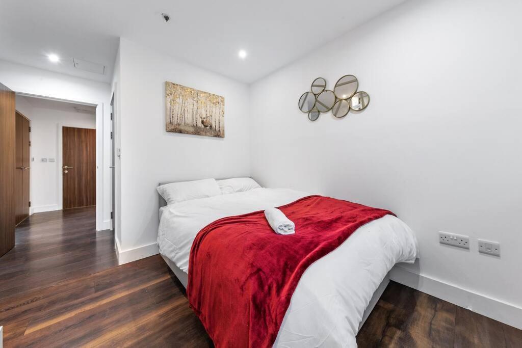 Ferienwohnung Sleep 7 20 Mins From London Waterloo Bp8 Exterior foto