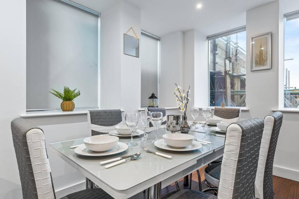 Ferienwohnung Sleep 7 20 Mins From London Waterloo Bp8 Exterior foto