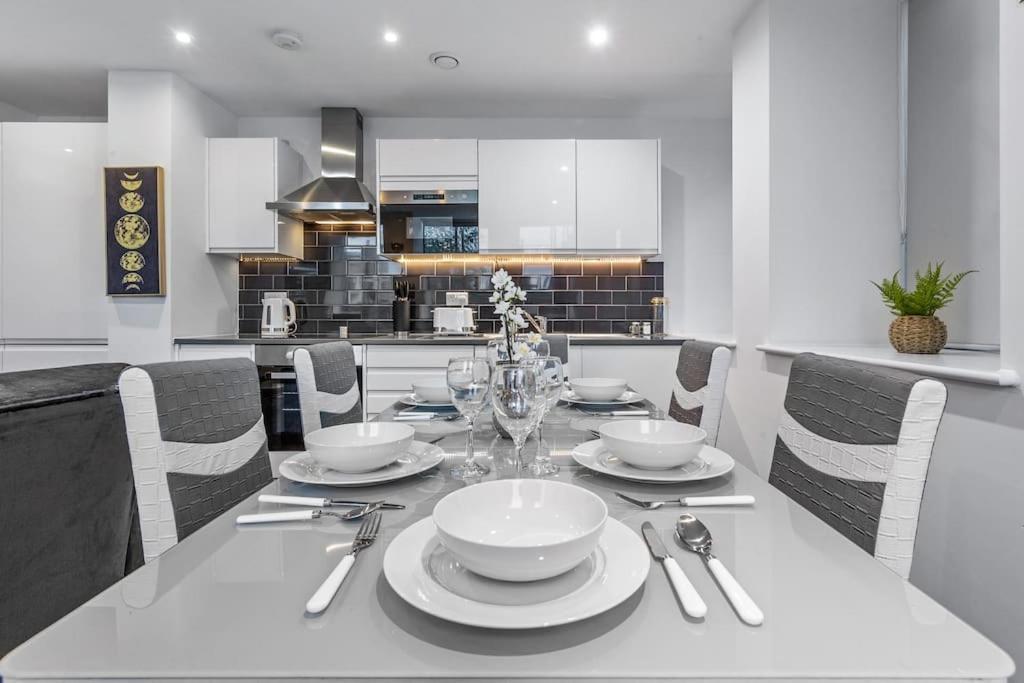 Ferienwohnung Sleep 7 20 Mins From London Waterloo Bp8 Exterior foto