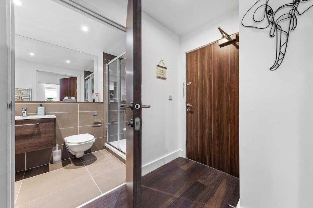 Ferienwohnung Sleep 7 20 Mins From London Waterloo Bp8 Exterior foto